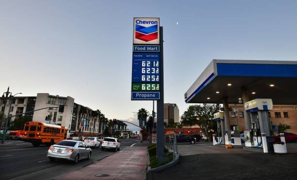 Oil prices fluctuate as the US weighs easing sanctions on tankers